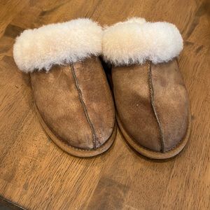 Ugg house slipper size 8